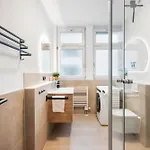 Daire Ludwigscozyescape - Boutique Design Am Residenzschloss Mit Balkon, Neu Renoviert, Zentrale Lage, Helle Raeume, Boxspringbetten, Schnelles Wlan, Smart Tvs, Workspace, Modernes Designbad, Voll Ausgestattete Kueche, 24h Check-in, Fuer 6 Gaeste Ludwigsburg