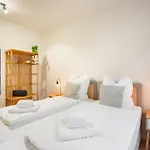 Ludwigscozyescape - Boutique Design Am Residenzschloss Mit Balkon, Neu Renoviert, Zentral Gelegen, Für 6 Gäste, 3 Schlafzimmer, Boxspringbetten, Schnelles Wlan, Smart Tvs, Workspace, Modernes Designbad, Helle Räume, Voll Ausgestattete Küche Apartamento *