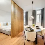 Ludwigscozyescape - Boutique Design Am Residenzschloss Mit Balkon, Neu Renoviert, Zentral Gelegen, Für 6 Gäste, 3 Schlafzimmer, Boxspringbetten, Schnelles Wlan, Smart Tvs, Workspace, Modernes Designbad, Helle Räume, Voll Ausgestattete Küche *