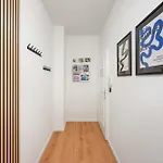 Ludwigscozyescape - Boutique Design Am Residenzschloss Mit Balkon, Neu Renoviert, Zentral Gelegen, Für 6 Gäste, 3 Schlafzimmer, Boxspringbetten, Schnelles Wlan, Smart Tvs, Workspace, Modernes Designbad, Helle Räume, Voll Ausgestattete Küche * Ludwigsburg