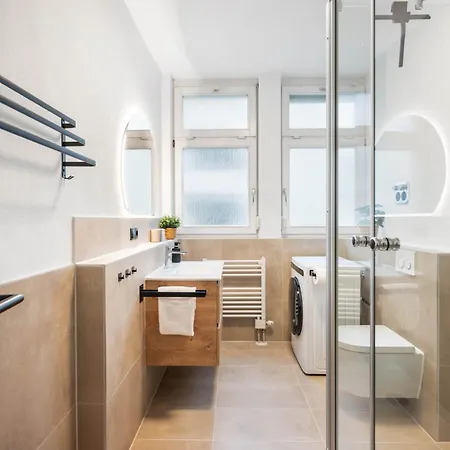Lägenhet Ludwigscozyescape - Boutique Design Am Residenzschloss Mit Balkon, Neu Renoviert, 6 Gaeste, Wlan, Workspace, 24h Check-in, Parkhaus In Laufnaehe Ludwigsburg