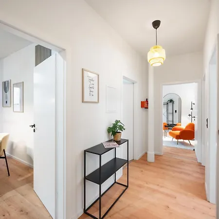 Ludwigscozyescape - Boutique Design Am Residenzschloss Mit Balkon, Neu Renoviert, Zentral Gelegen, Für 6 Gäste, 3 Schlafzimmer, Boxspringbetten, Schnelles Wlan, Smart Tvs, Workspace, Modernes Designbad, Helle Räume, Voll Ausgestattete Küche