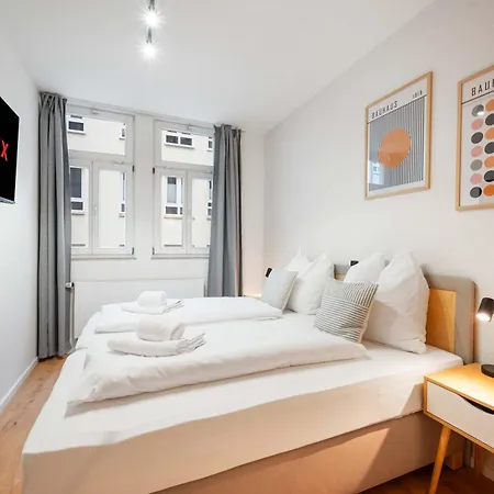 Apartamento Ludwigscozyescape - Boutique Design Am Residenzschloss Mit Balkon, Neu Renoviert, Zentral Gelegen, Für 6 Gäste, 3 Schlafzimmer, Boxspringbetten, Schnelles Wlan, Smart Tvs, Workspace, Modernes Designbad, Helle Räume, Voll Ausgestattete Küche