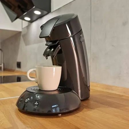 Daire Ludwigscozyescape - Boutique Design Am Residenzschloss Mit Balkon, Neu Renoviert, Zentrale Lage, Helle Raeume, Boxspringbetten, Schnelles Wlan, Smart Tvs, Workspace, Modernes Designbad, Voll Ausgestattete Kueche, 24h Check-in, Fuer 6 Gaeste *