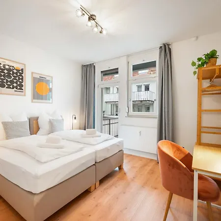 Ludwigscozyescape - Boutique Design Am Residenzschloss Mit Balkon, Neu Renoviert, Zentral Gelegen, Für 6 Gäste, 3 Schlafzimmer, Boxspringbetten, Schnelles Wlan, Smart Tvs, Workspace, Modernes Designbad, Helle Räume, Voll Ausgestattete Küche Apartamento Ludwigsburg