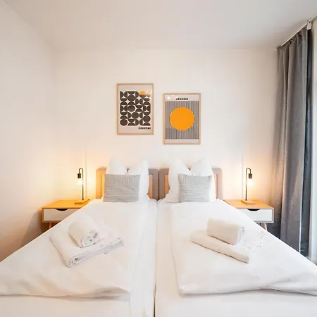 Ludwigscozyescape - Boutique Design Am Residenzschloss Mit Gemuetlichem Balkon, 6 Gaeste, Smarttv In Jedem Zimmer, Highspeed Wlan, Workspace, 24h Self Check-in, Parkhaus 2 Min Gehweite * Ludwigsburg
