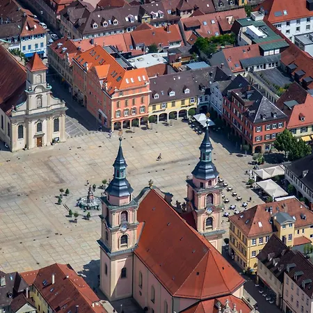 Апартаменты Ludwigscozyescape - Boutique Design Am Residenzschloss Mit Gemuetlichem Balkon, 6 Gaeste, Smarttv In Jedem Zimmer, Highspeed Wlan, Workspace, 24h Self Check-in, Parkhaus 2 Min Gehweite Людвигсбург